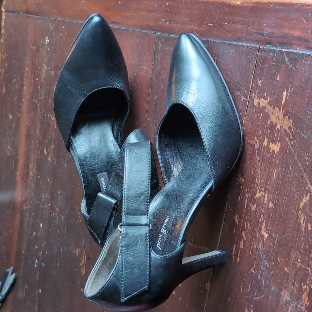 Paul Green Black Heels with Pointed Toe and Stiletto Design